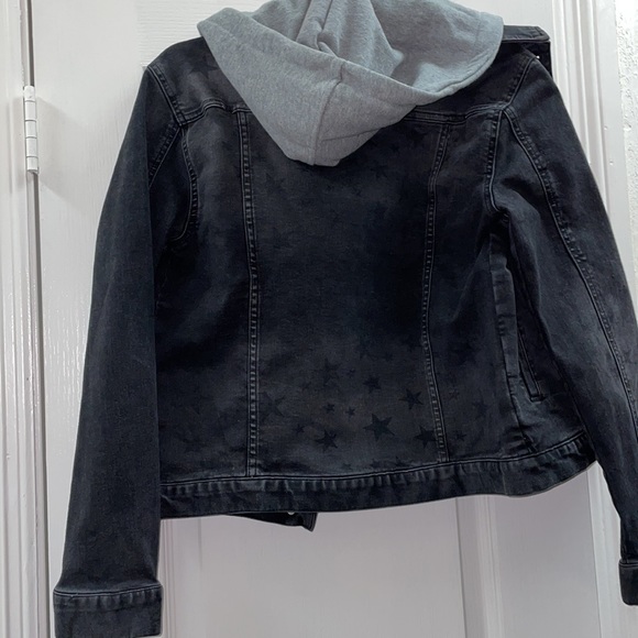 Kendall + Kylie Jean light washed black jacket with stars - Picture 3 of 3